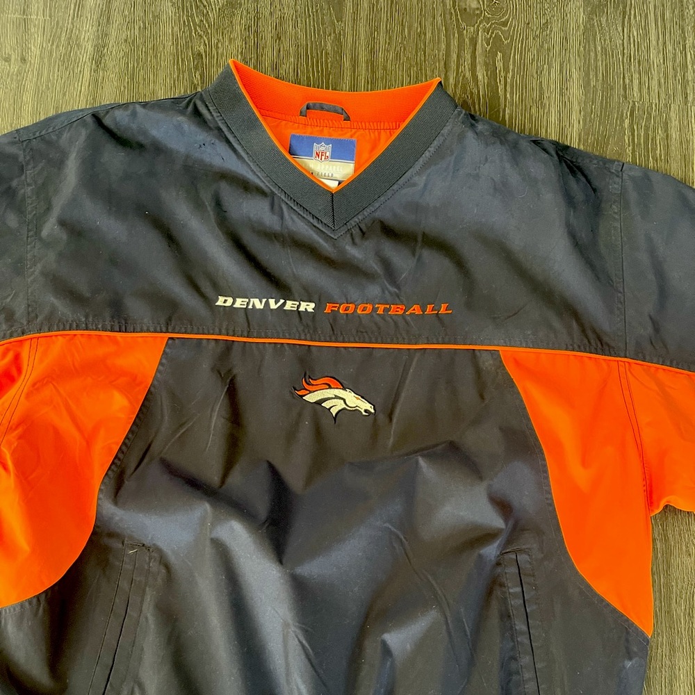 Denver Broncos Reebok  pullover hardly warn. From a pet free, smoke free home.